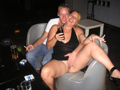 jojo flashing in bar exess, benidorm